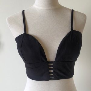 3/$30✨ Super Soft Strappy Black Crop Top